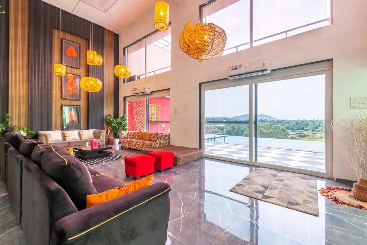 Stayvista'S Vine & Splash - Riverside Villa With An Infinity Pool And Indoor Games 카르자트 외부 사진