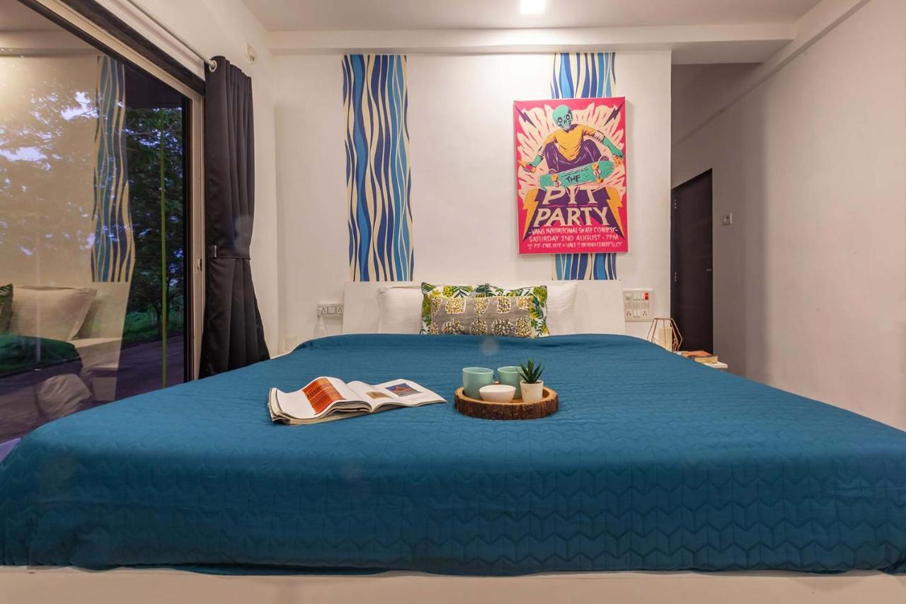 Stayvista'S Vine & Splash - Riverside Villa With An Infinity Pool And Indoor Games 카르자트 외부 사진