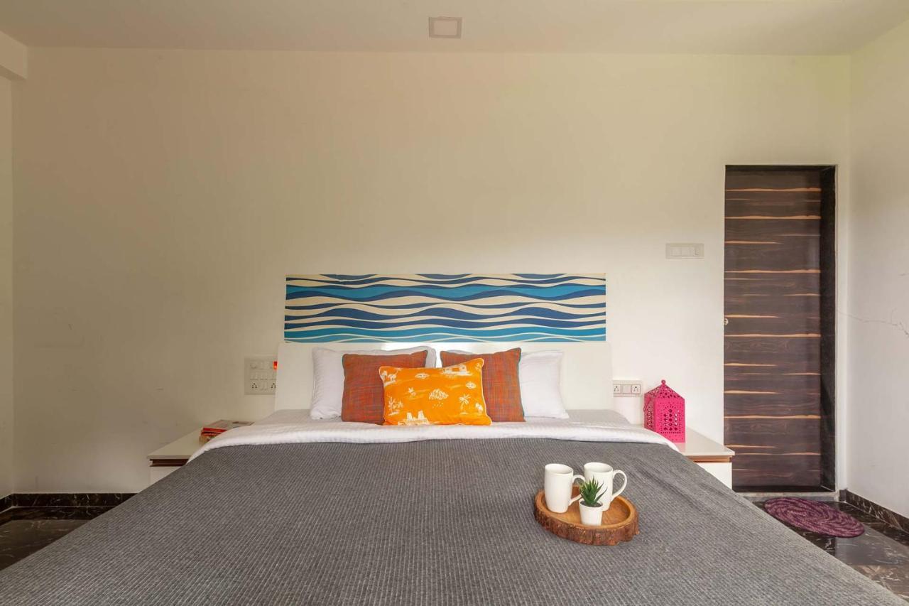 Stayvista'S Vine & Splash - Riverside Villa With An Infinity Pool And Indoor Games 카르자트 외부 사진