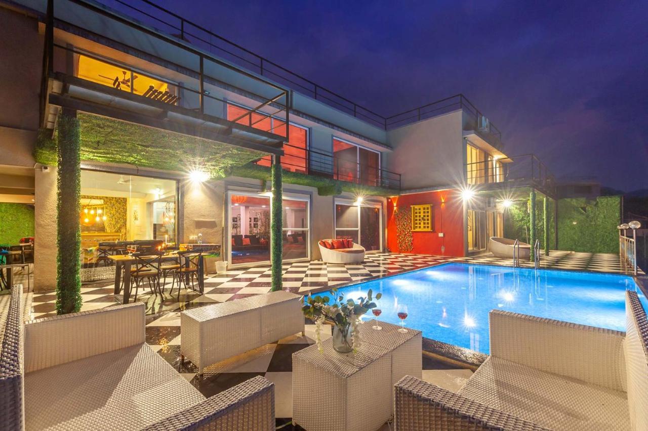 Stayvista'S Vine & Splash - Riverside Villa With An Infinity Pool And Indoor Games 카르자트 외부 사진