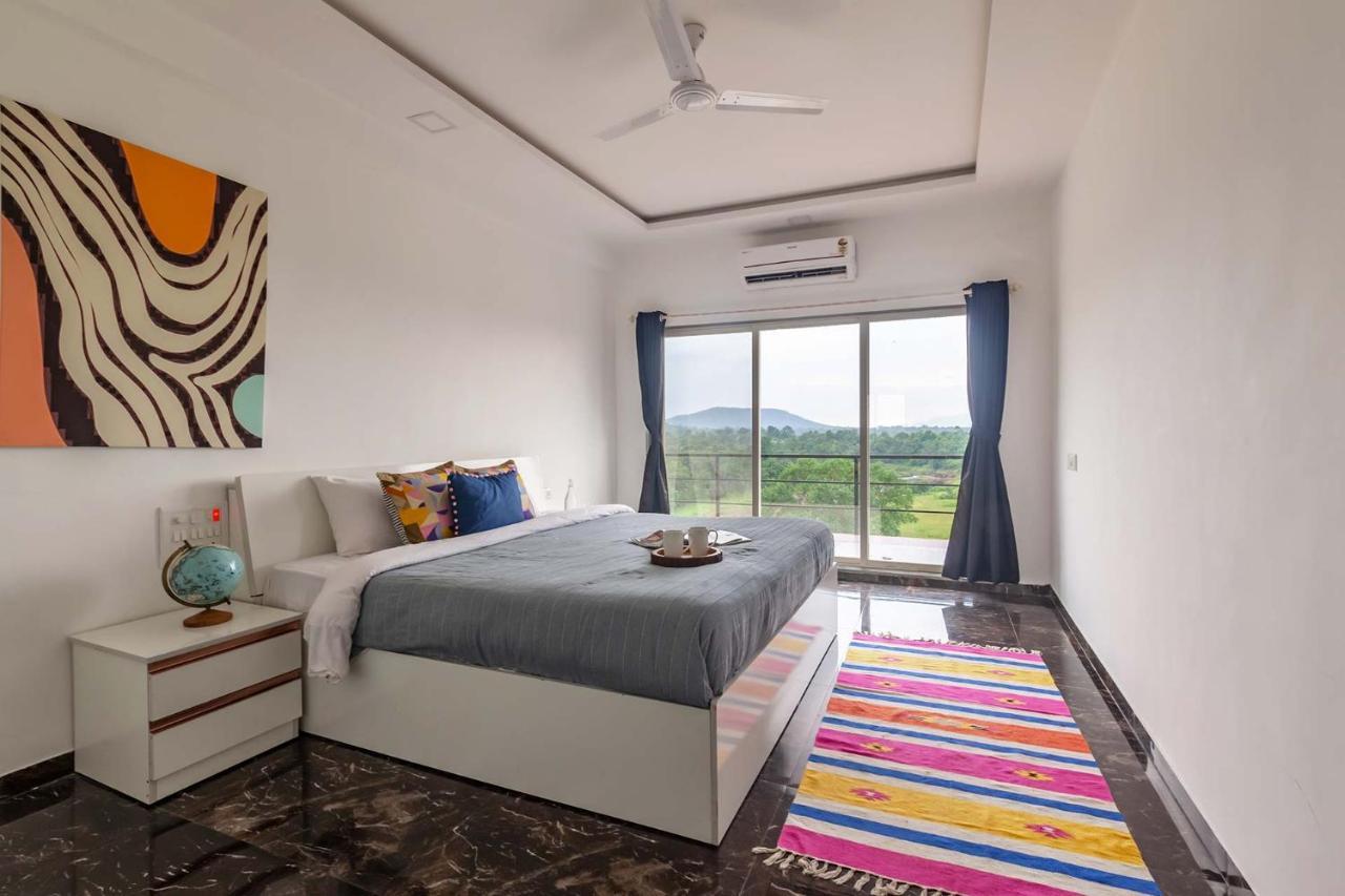 Stayvista'S Vine & Splash - Riverside Villa With An Infinity Pool And Indoor Games 카르자트 외부 사진