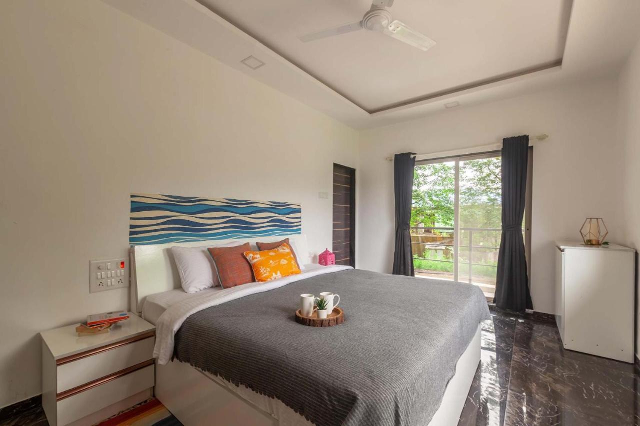 Stayvista'S Vine & Splash - Riverside Villa With An Infinity Pool And Indoor Games 카르자트 외부 사진