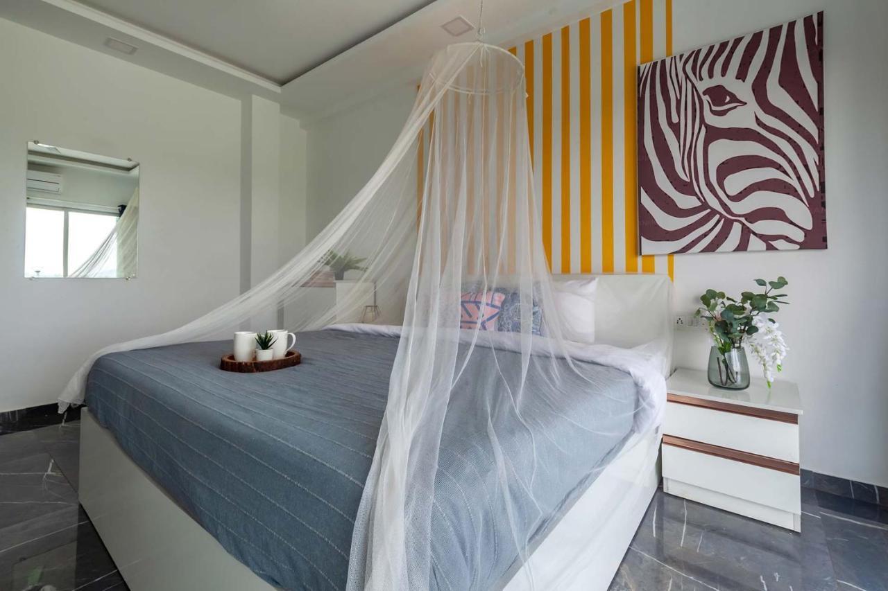 Stayvista'S Vine & Splash - Riverside Villa With An Infinity Pool And Indoor Games 카르자트 외부 사진